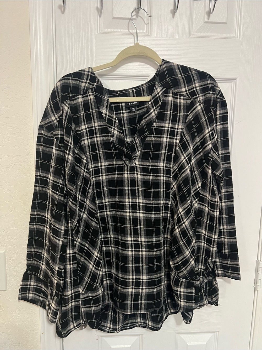 NWOT torrid Black & White Plaid V-Neck Flannel